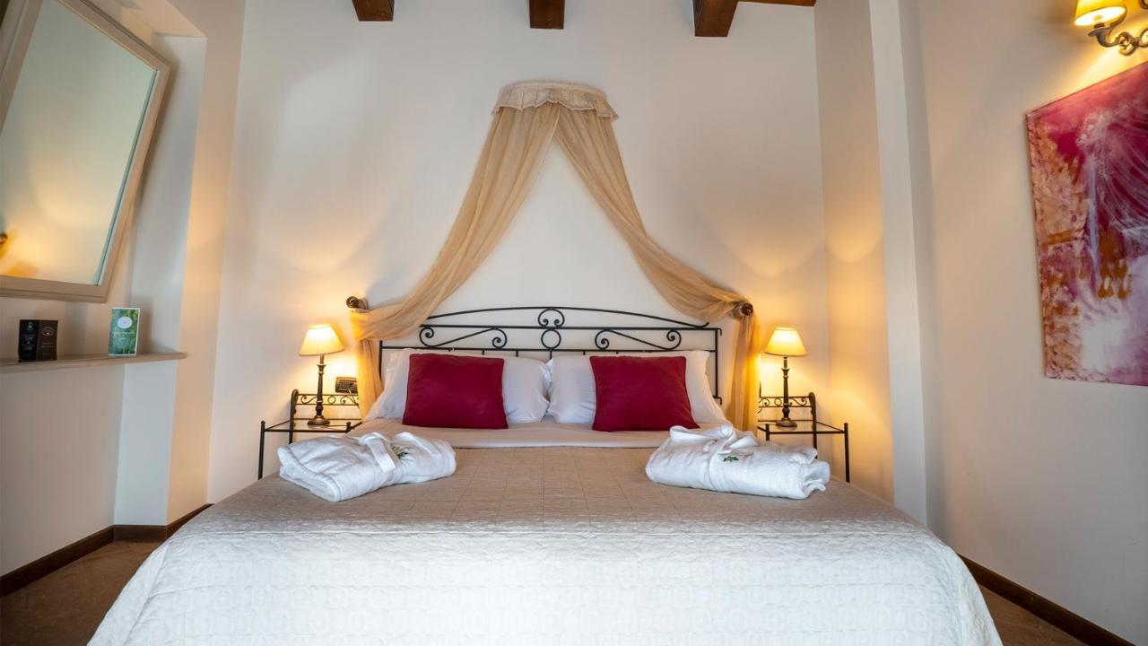 Relais Bella Rosina Pool & Spa La Cassa Ngoại thất bức ảnh