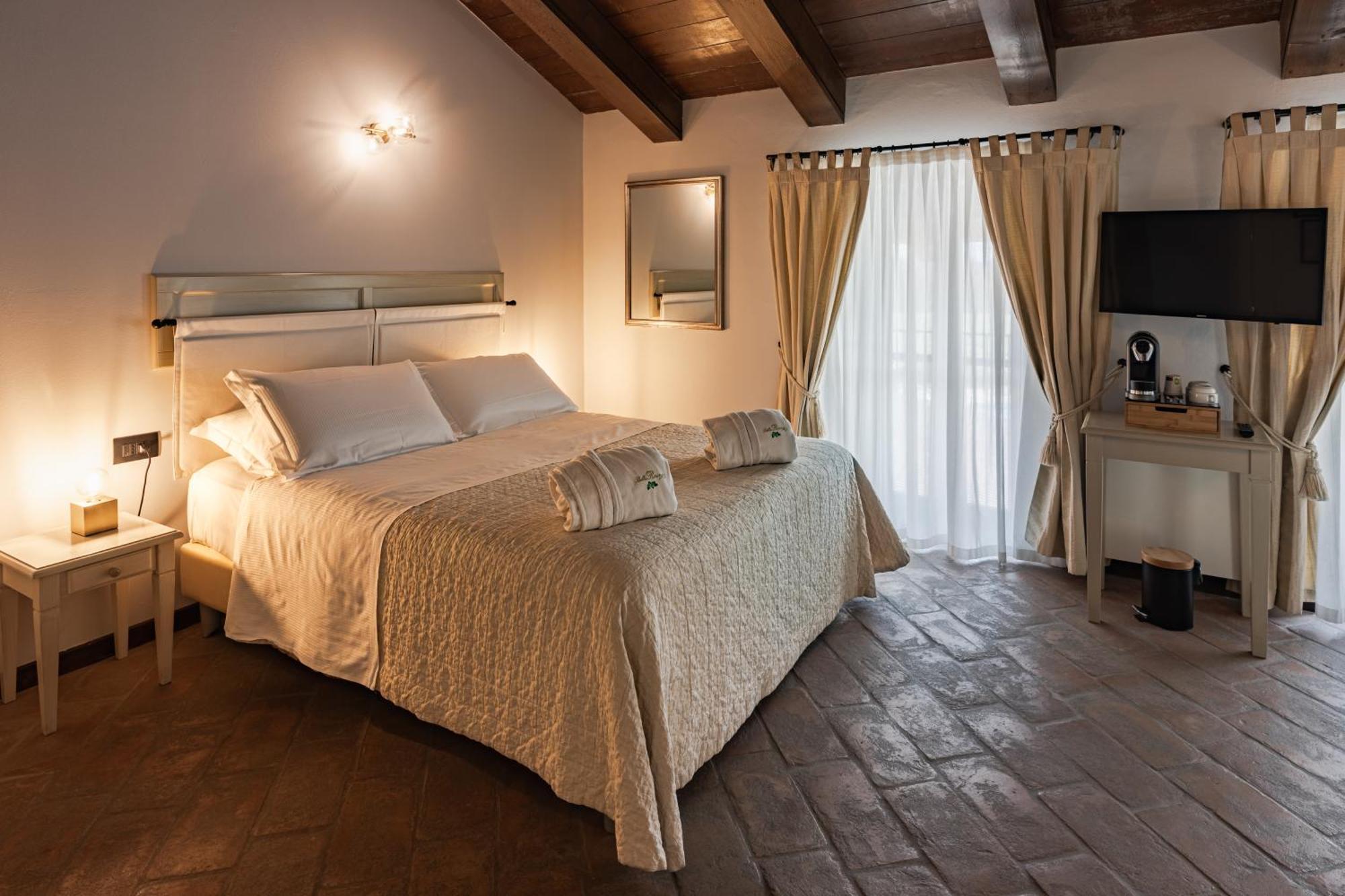Relais Bella Rosina Pool & Spa La Cassa Ngoại thất bức ảnh