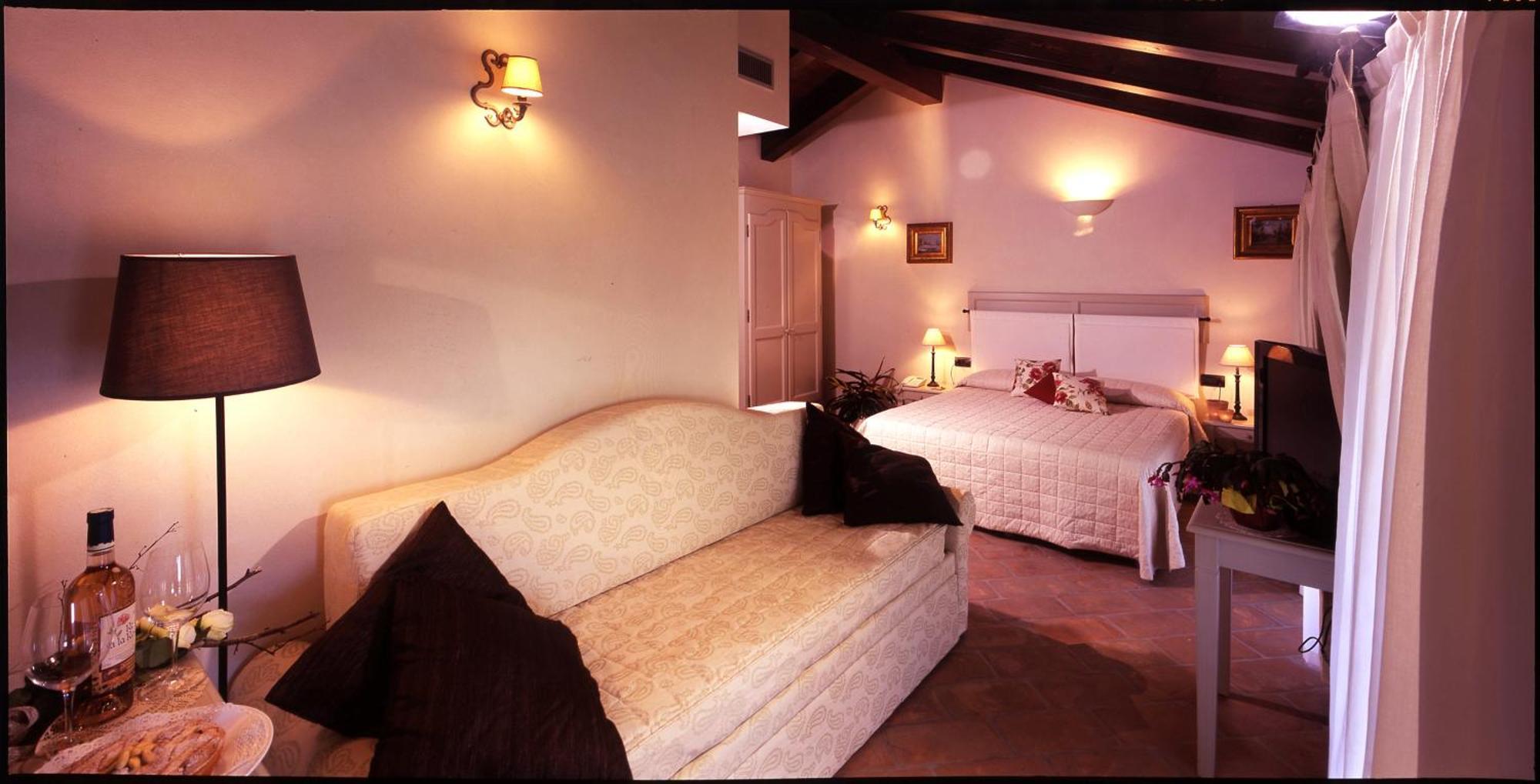 Relais Bella Rosina Pool & Spa La Cassa Phòng bức ảnh